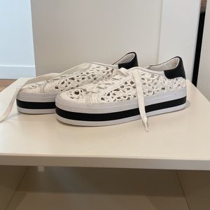 NWOT Alice and Olivia Jerri sneakers